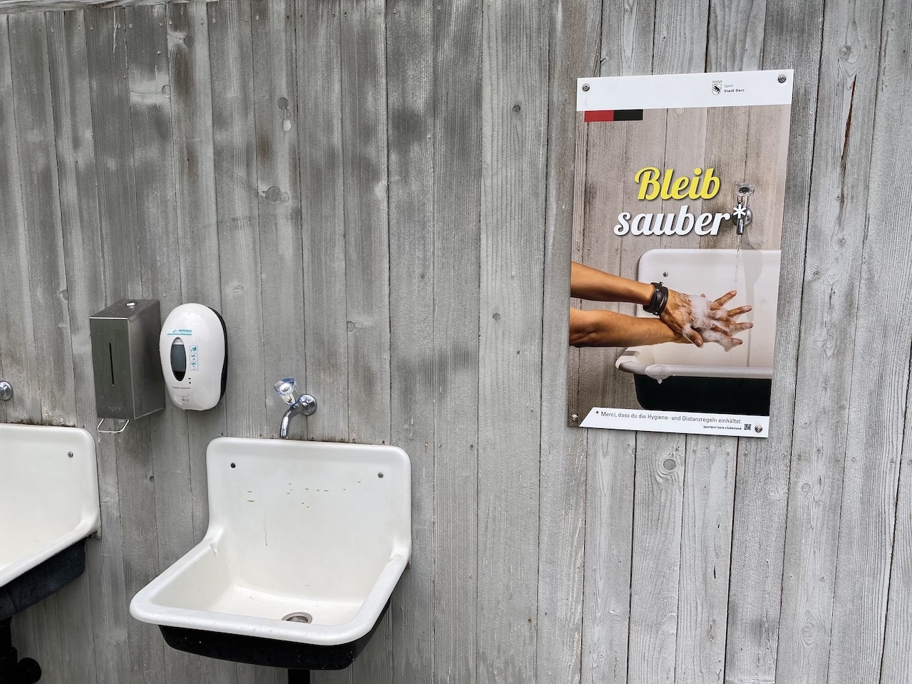 Plakat Sanitäranlagen im Freibad