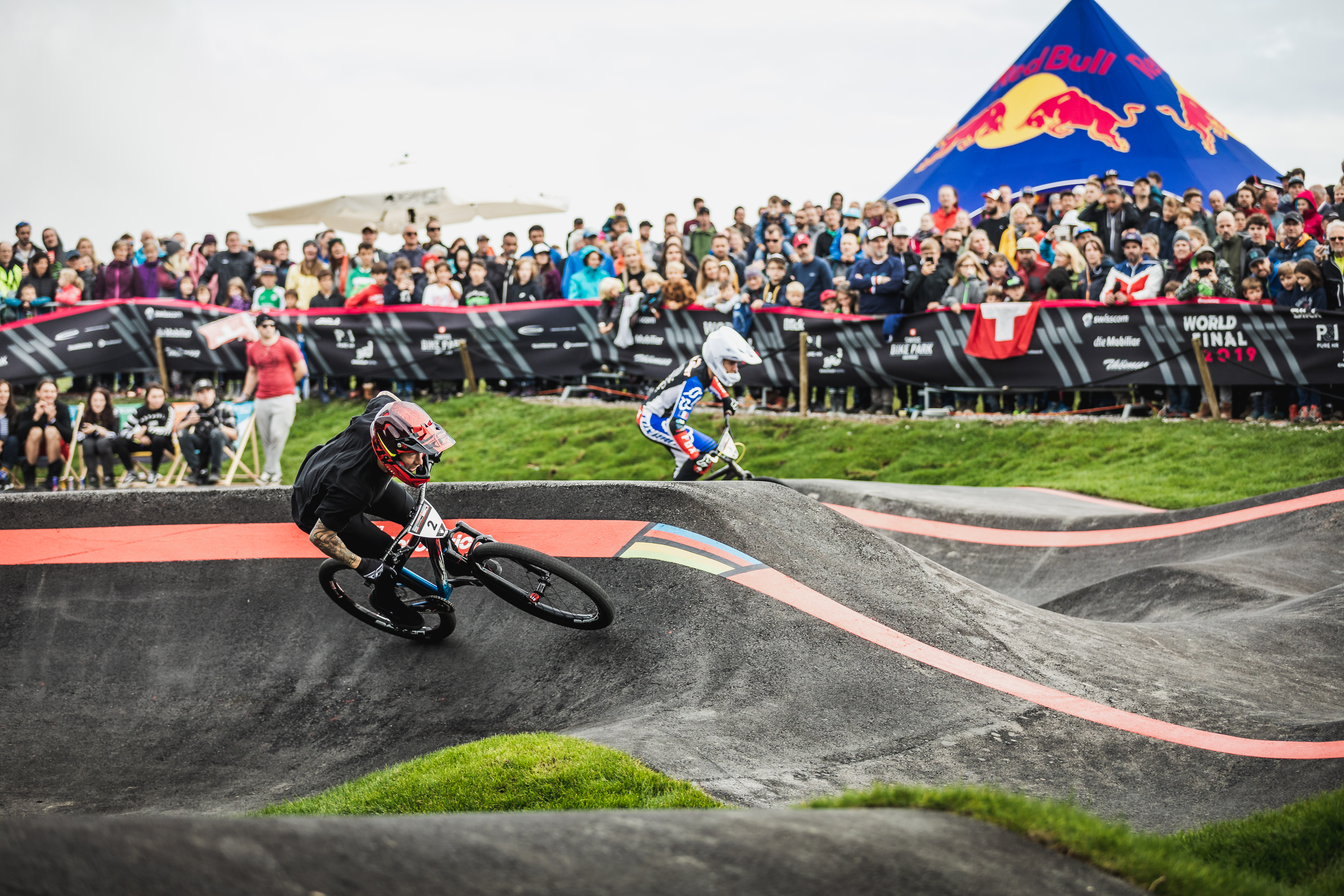 Red Bull UCI Pumptrack WM Fahrer in Action